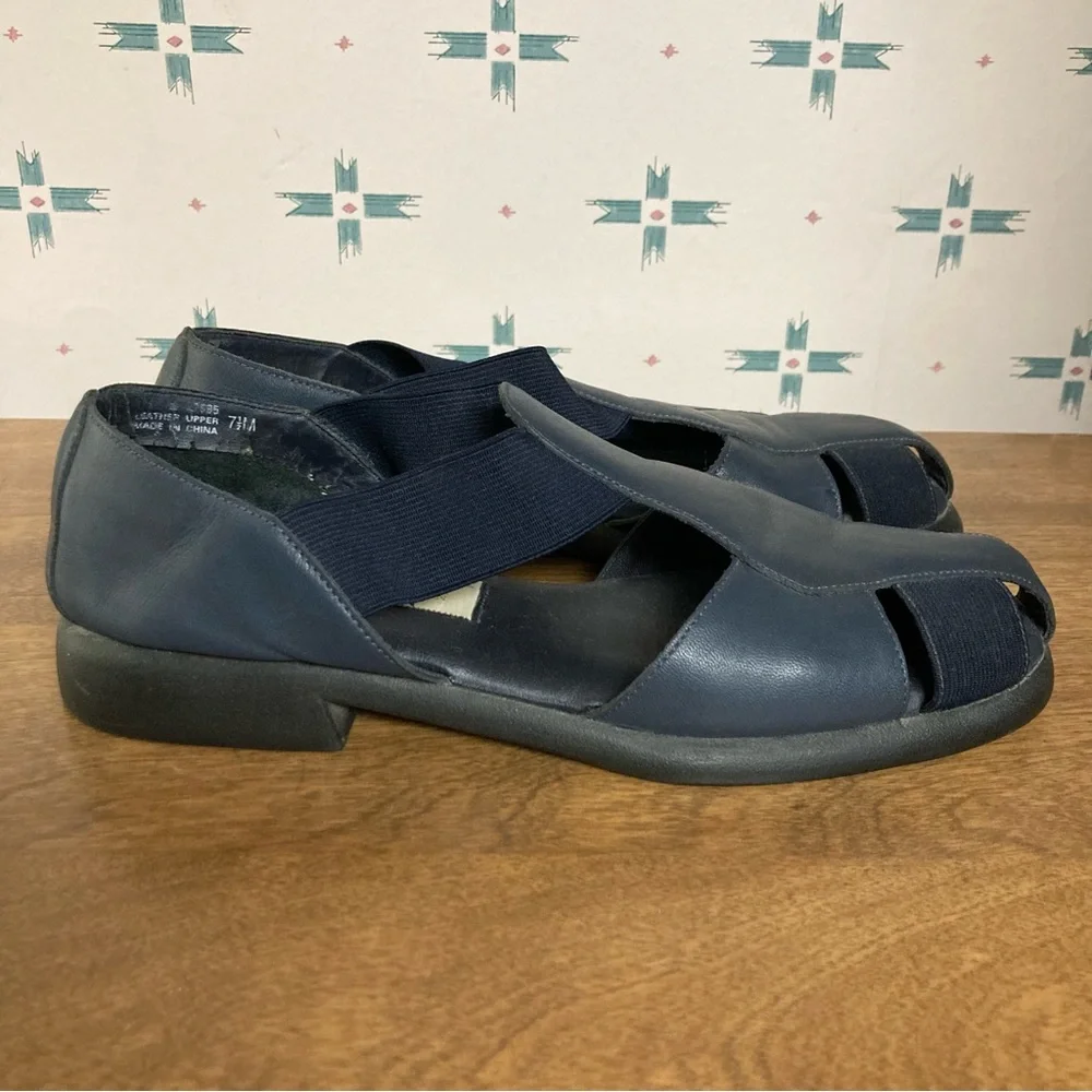 5/$15 Used Studio Collection Navy Blue Leather Sandals 7.5